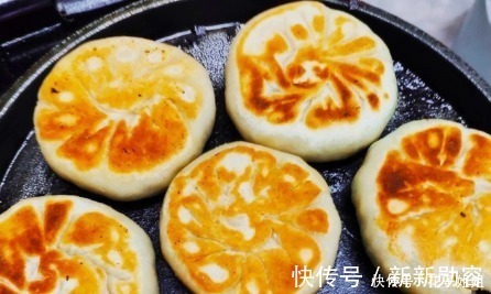 饼胚|教你做韭菜鸡蛋饼,做好咸香入味,韭菜脆嫩不出水,吃起来超满足!