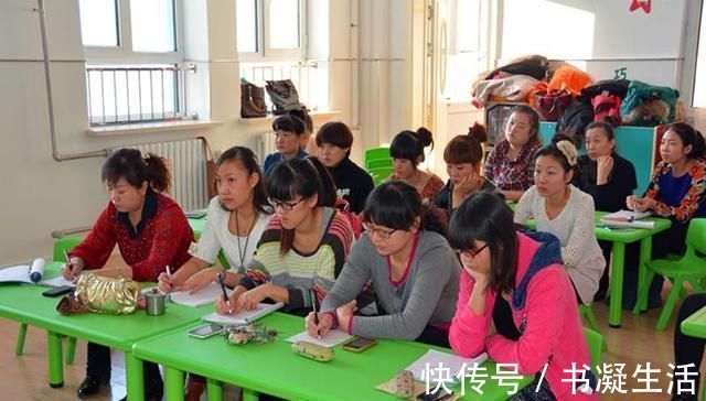 物质心|“妈妈把毕业奖扔进了垃圾桶”,孩子的痛哭流涕,引出家长物质心