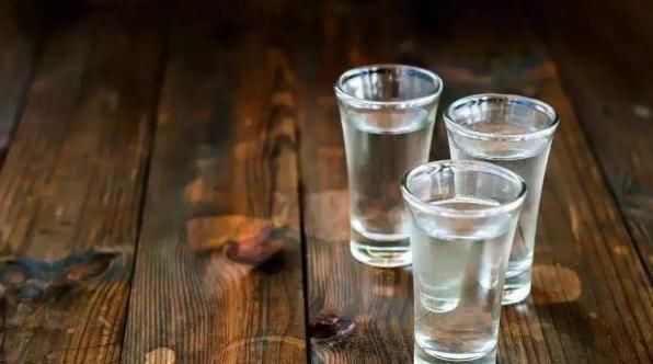 每天喝白酒的男人现在怎么样了?专家:答案