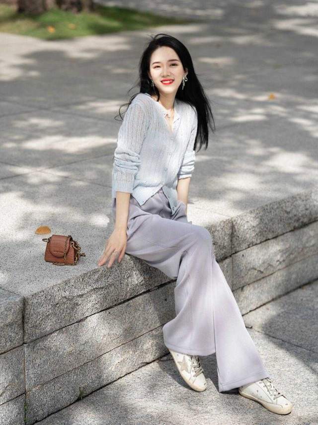 针织衫|30岁~45岁的女性秋季穿搭分享,针织衫配直筒九分裤,显瘦又减龄