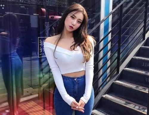 牛仔裤|美女穿搭:紧身牛仔裤曲线美的性感,又显清纯气质!