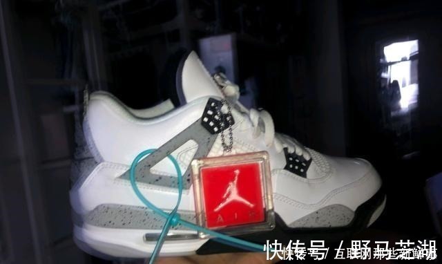 yeezy 网友晒出自己的鞋子,有Aj黑曜石还有詹15等等,这算多的吗