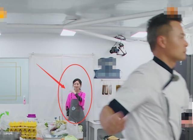 李浩菲|林大厨为打碎三个砂锅焦头烂额,谁注意赵丽颖在干啥怕是忘了有镜头