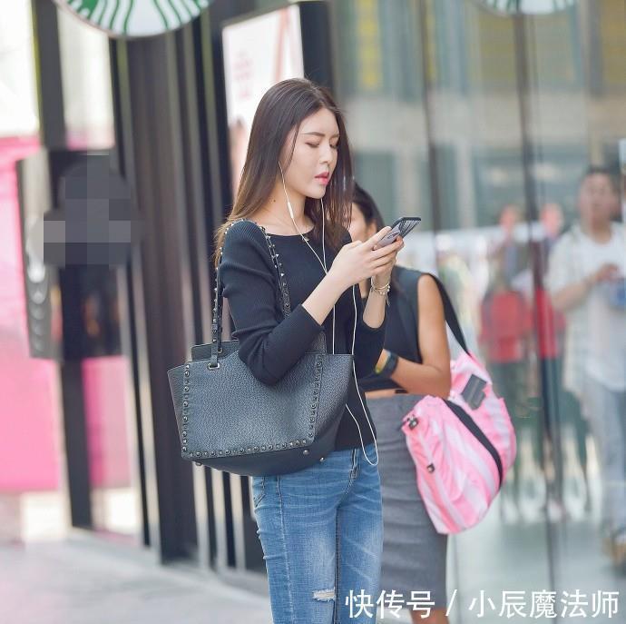 美女穿搭穿紧身牛仔裤,大长腿无人能及,轻松营造女神气息