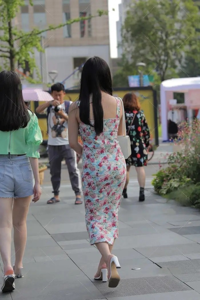清新|长款碎花裙，丰富配色彰显清新自然，少女感十足