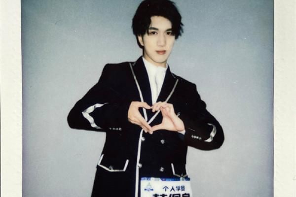 《创4》选手韩佩泉，自爆曾遭受校园凌霸，为遮缺陷化妆被开除