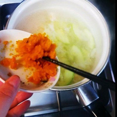 减脂快手早餐:番茄肉酱意面,角瓜虾仁汤,酸奶牛油果泥