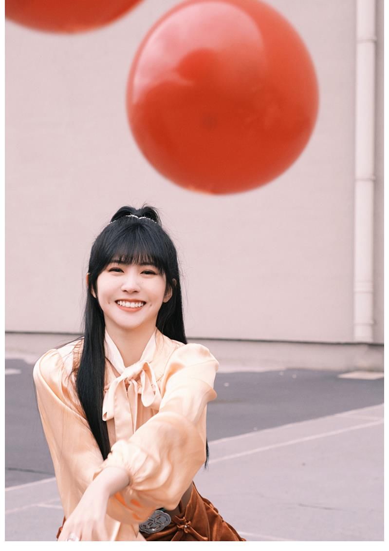 赖美云总台网络春晚青春开场 质感音色燃希望开新春