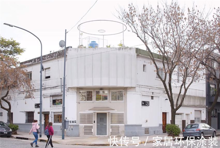 扇形|夫妻俩贪便宜买25㎡老破小：扇形阳台和三角客厅太鸡肋，心态崩了