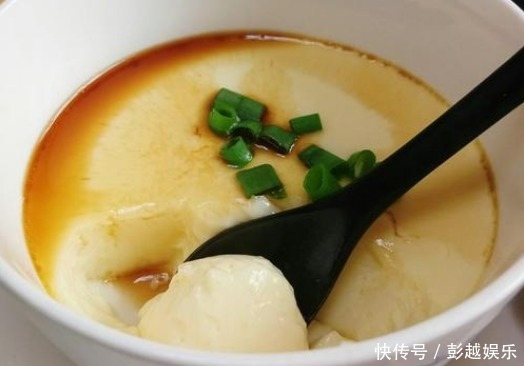 鸡蛋羹总是蒸的不嫩滑教你3个小技巧，蛋羹无蜂窝，吃着像布丁