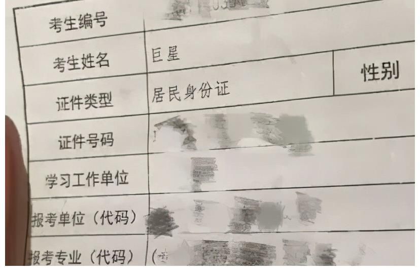连名带姓|1小学生因名字简单爆火，连名带姓就2笔，网友大赞好名字