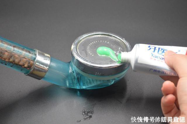 白醋|把牙膏抹到淋浴喷头上，一年省下不少钱，轻松解决亿万家庭困扰
