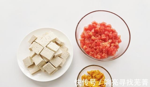 蛋黄泥|最近爱上豆腐这么吃,加2样食材,绵软酥沙还入味,一盘能下2碗饭!