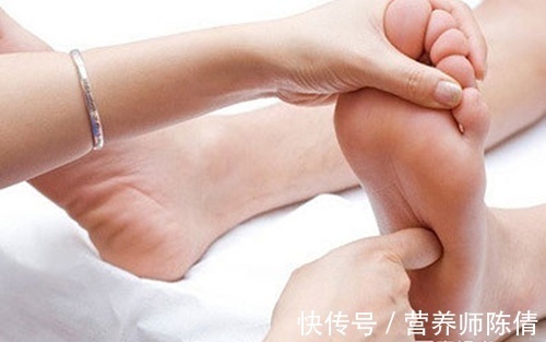 扁平足|女人有没有衰老,看脚部这4种衰老信号,但愿你没有