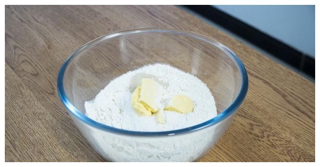 无需油炸,健康又美味的紫薯饼,一口下去会爆浆,简单几步就搞定