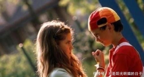 爸爸|孩子在幼儿园受欺负,回家哭诉,爸爸的反应让宝妈竖起大拇哥