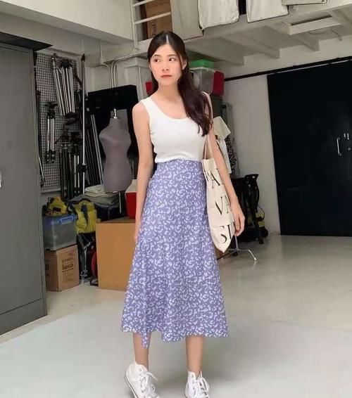 搭配|真正有品味的女人,穿“半身裙”都这样搭上衣,优雅更显品味