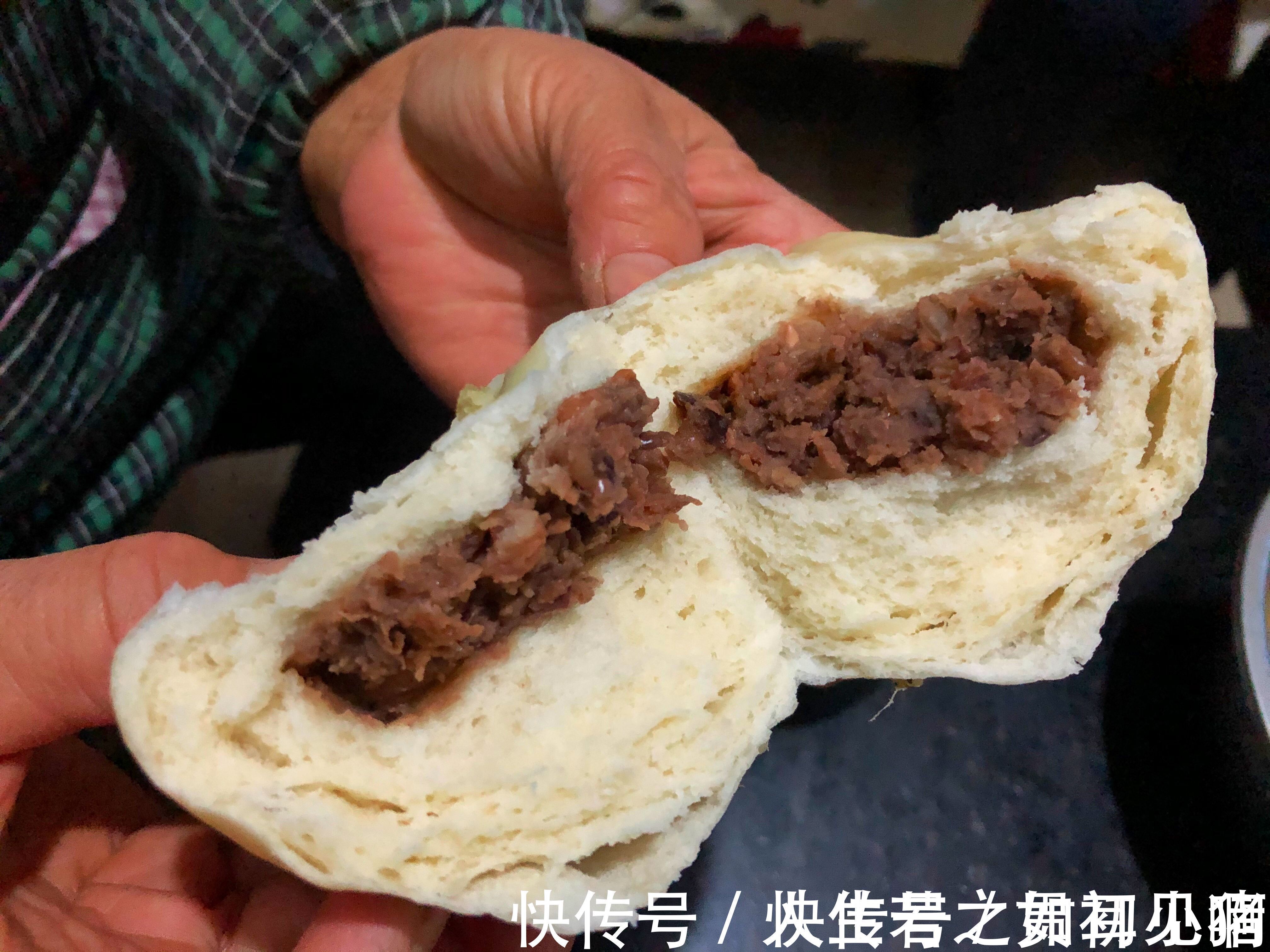 去娘家吃晚饭，妈妈准备了菜、粥和豆包，都是花钱买不到味道