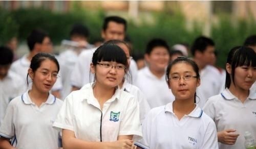 身高表|初高中学生身高表出炉,达到这个数才算合格,你家娃拖后腿了吗?