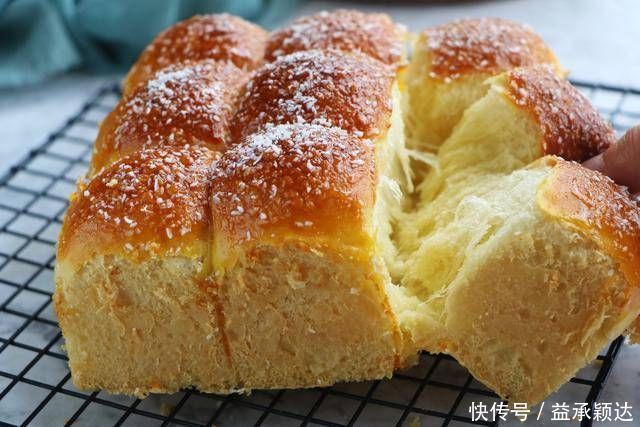 面包别再买了,自己在家做,不用黄油不用高粉,柔软拉丝真好吃!