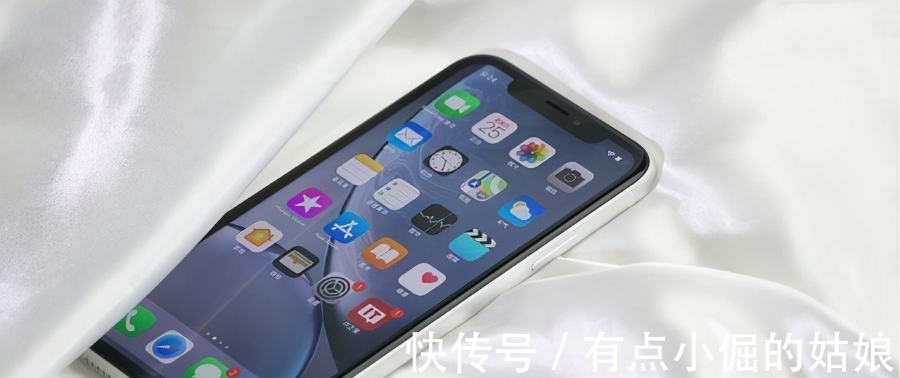 被称为“乞丐版”iPhone，如今迫降3100元收场，库克也很无奈