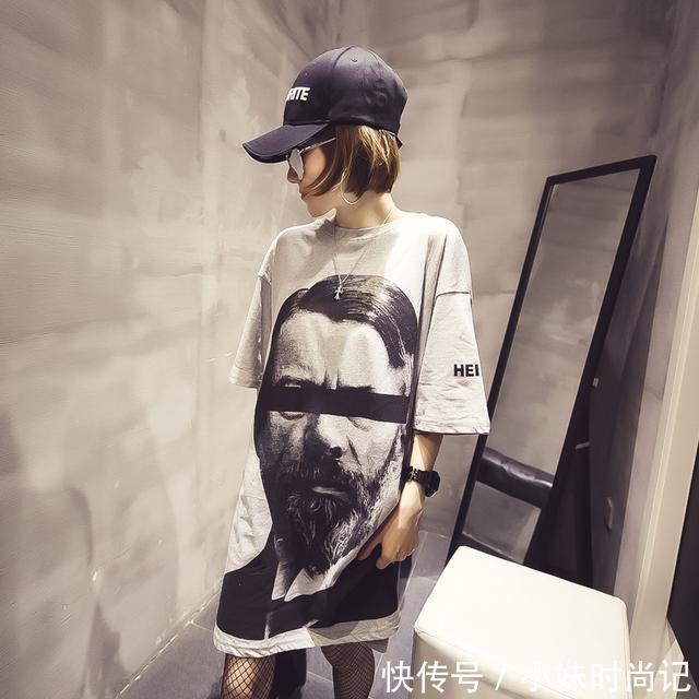 甜美 甜美的女孩穿蕾丝,有态度的girl穿风格T恤