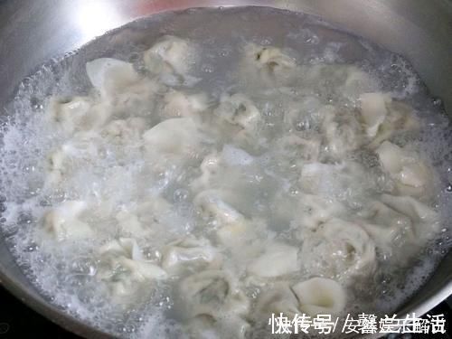 馄饨|小馄饨包好直接放冰箱冷藏就错了!店主教你2招,放1个月也新鲜!