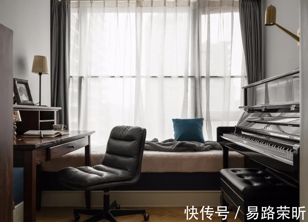 住所|把屋主中意的颜色通通搬到家中,塑造出一个时尚又颇具复古气息的高级感住所