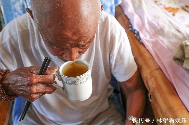 年龄越大,越要管住嘴,5类食物宜少吃,告知家里的老人