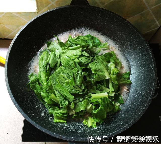  这菜，叶子比茎更营养，可惜90%人不懂，我家常拿来煮汤，超好喝