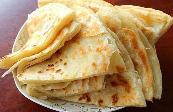 面条馒头吃腻了，想烙饼总是发硬，面点师透露烙饼外焦里嫩的窍门