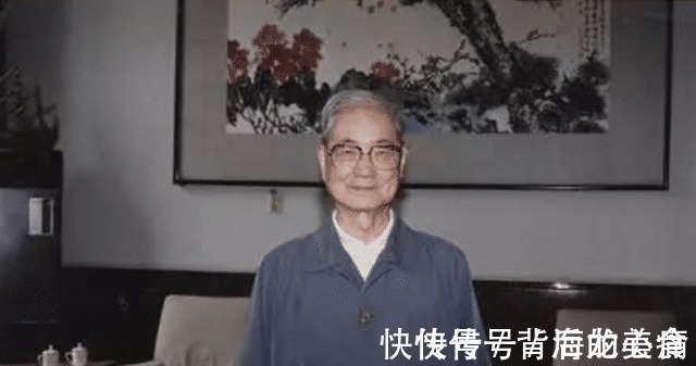 退休|102岁“退休老常委”有柳颜功底,书法质朴,透露出家国情怀!