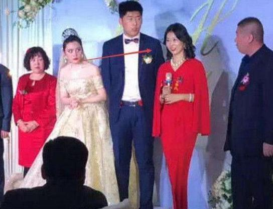 高颜值|“高颜值婆婆”走红,婚礼上抢尽风头惹争议,网友:到底谁结婚?