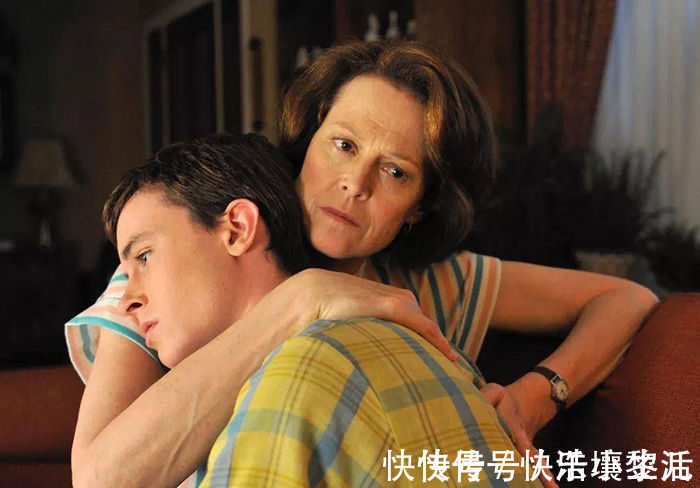 曾宪春|为了能生出一个儿子,曾宪春共怀孕五次,子宫就像一个“蜂窝”