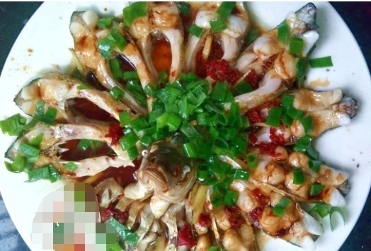 家人聚餐,这道家常蒸菜,蒸一蒸,8分钟上桌,鲜美到流口水