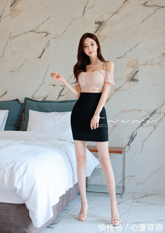 孙允珠|女神孙允珠高清时尚搭配:焦糖果杏温婉抹肩藤叶拼接裙