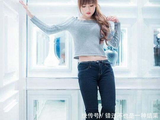 知性优雅的牛仔裤美女，年轻又漂亮，展现浪漫情怀！