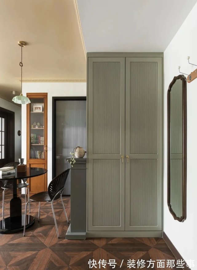 卫生间|57㎡复古法式风,玄关柜设计,改变入户正对卫生间,干区直接放外面