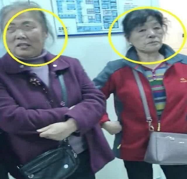 新生儿|孕妈分娩时，产房外的婆婆和亲妈有什么表现？丈夫：差距太明显