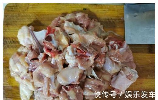 萝卜干|秋天吃鸡，就要和它烧，色泽诱人，甜辣无比，都抢着吃！