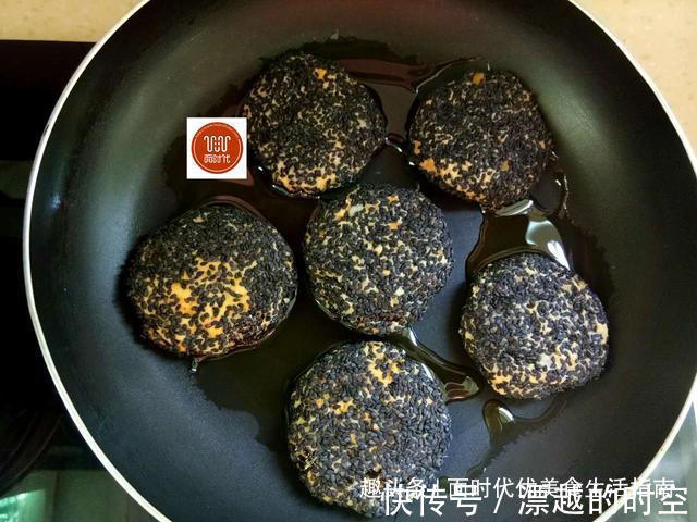 红薯饼的新做法，不烤不油炸，健康又美味，做法还简单！