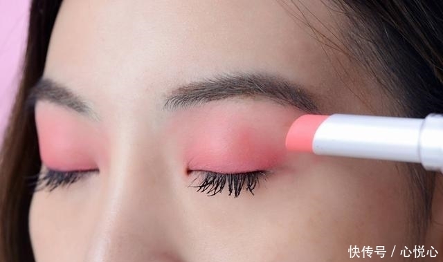 口红只拿来涂嘴巴太浪费,它的这3个妙用你一定不知道!