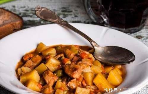 西红柿|炖牛肉别只会焯水,大厨给你支两招,牛肉软烂入味,不柴也不腥