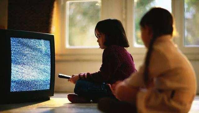 家长们|“妈妈,我想看电视”两位妈妈不同的回应,成就了两种不同人生
