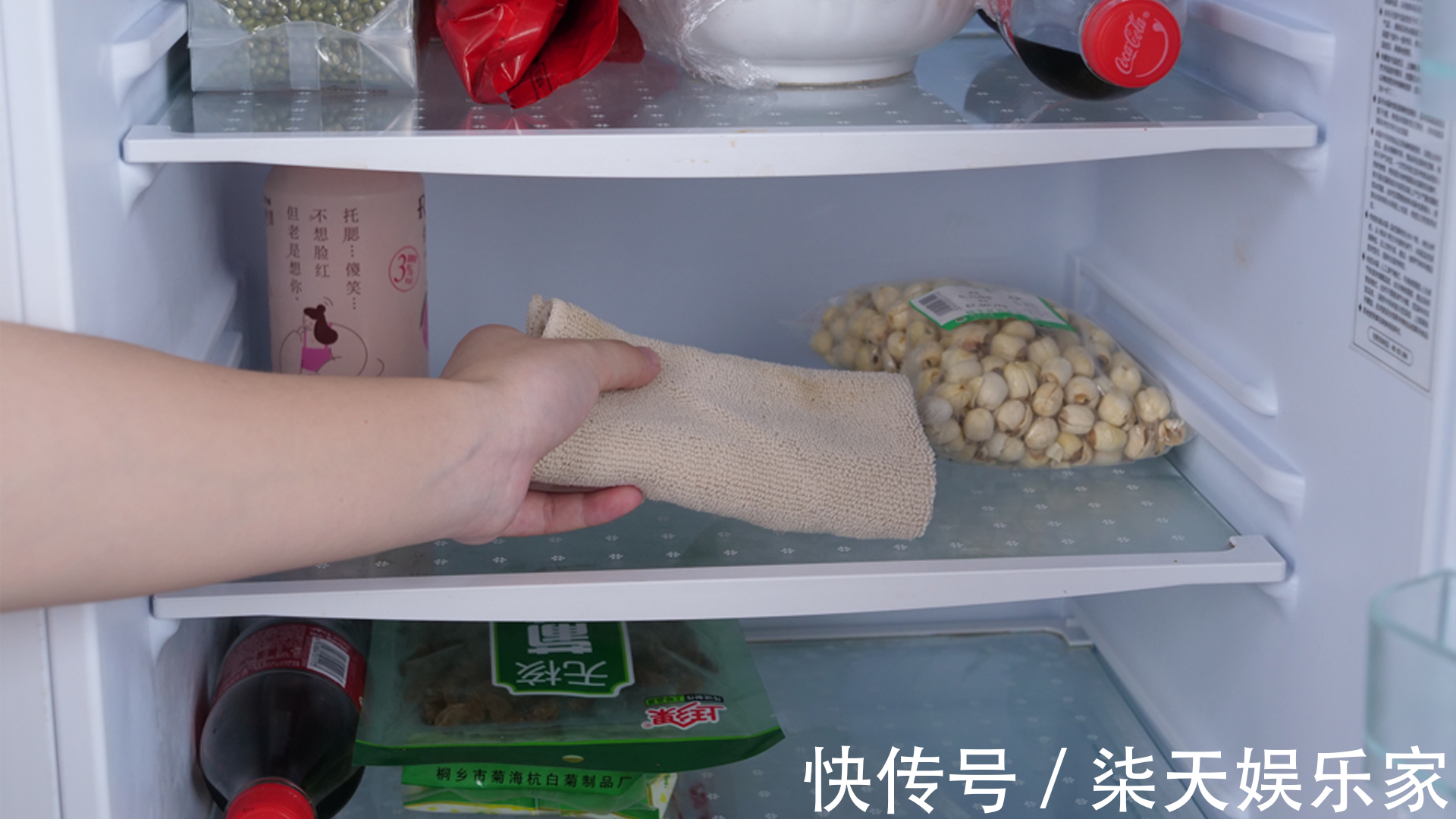 放进冰箱|冰箱里面放条毛巾,解决家家户户都困扰的一个难题,小窍门真实用