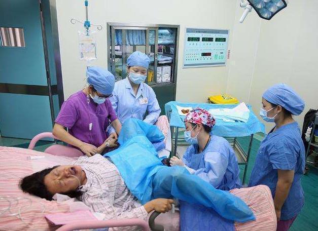 于丽丽|“生个孩子,尊严都没有了”产妇深夜发文哭诉,脱裤子只是开始