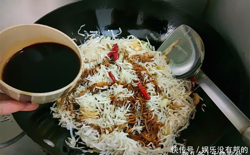 老北京酱咸菜丝,丝丝入味,夹空心小烧饼吃比肉还香