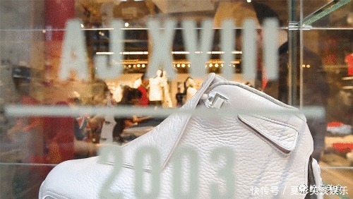 亚洲最大JORDAN旗舰店开业,我冒雨把“黑粉脚趾”买到手了!