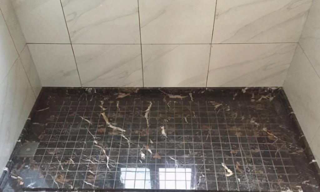 卫生间|原来有钱人的卫生间早就不贴瓷砖了，听内行人一说，才知道晚了