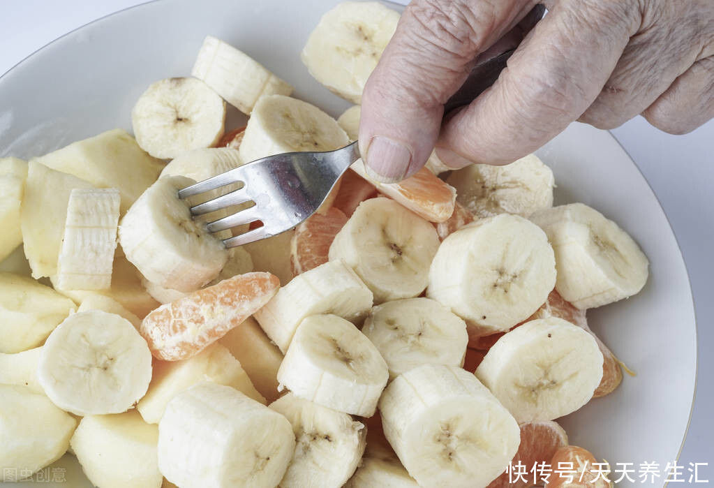 葡萄|老年人适合吃哪些水果?参考3个“指标”,补充营养,更健康